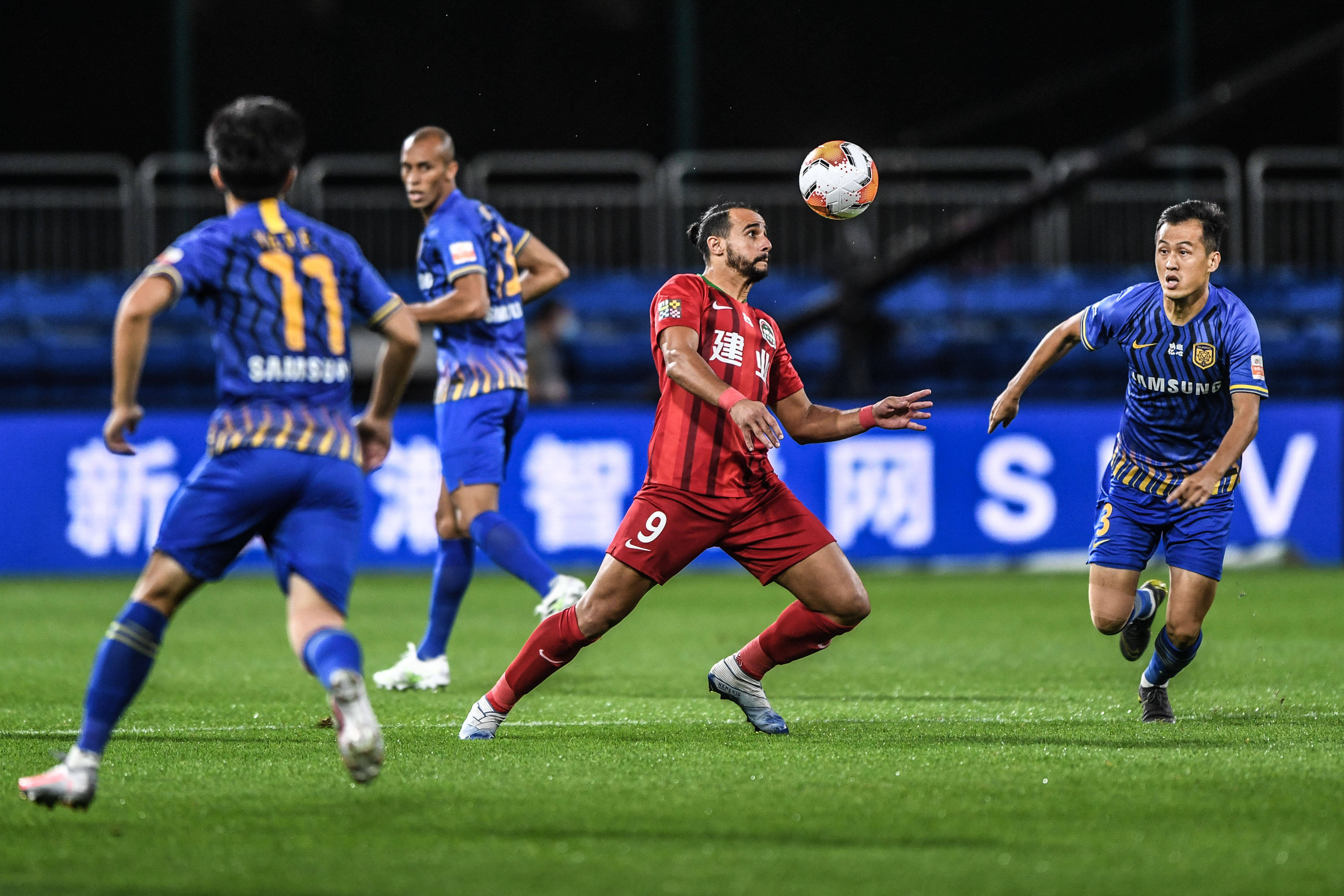 贝贝！小伞韦鲁斯狂轰五杀逆转局势 乐言队1-0宝蓝队
